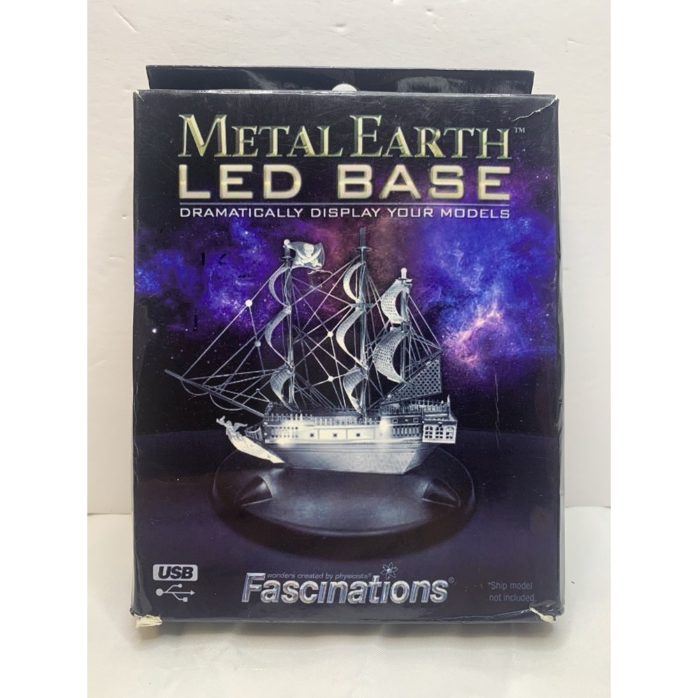 FASCINATIONS--METAL EARTH LED BASE‎ FOR MODELS--WHITE LIGHT--USB/BATTERY